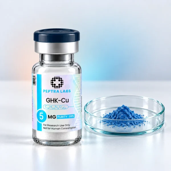 Flacon de GHK-Cu à côté d’une capsule de poudre bleue, catégorie recherche sur la peau et la pigmentation